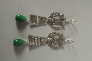 A PAIR OF DECO STYLE SILVER EARRINGS