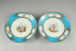 A PAIR OF 18TH CENTURY SEVRES CIRCULAR PORCELAIN PLATES, the blue borders decorated in gilt, with