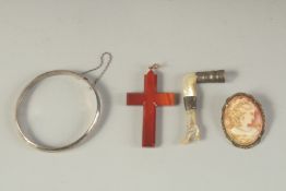 A SILVER AND MOTHER OF PEARL LEG, SILVER BRACELET, CROSS AND CAMEO. (4).