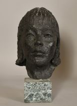 Sally Hersh (1936-2010), Alexi Stuart, ciment fondu, 14.25" (36cm) overall.