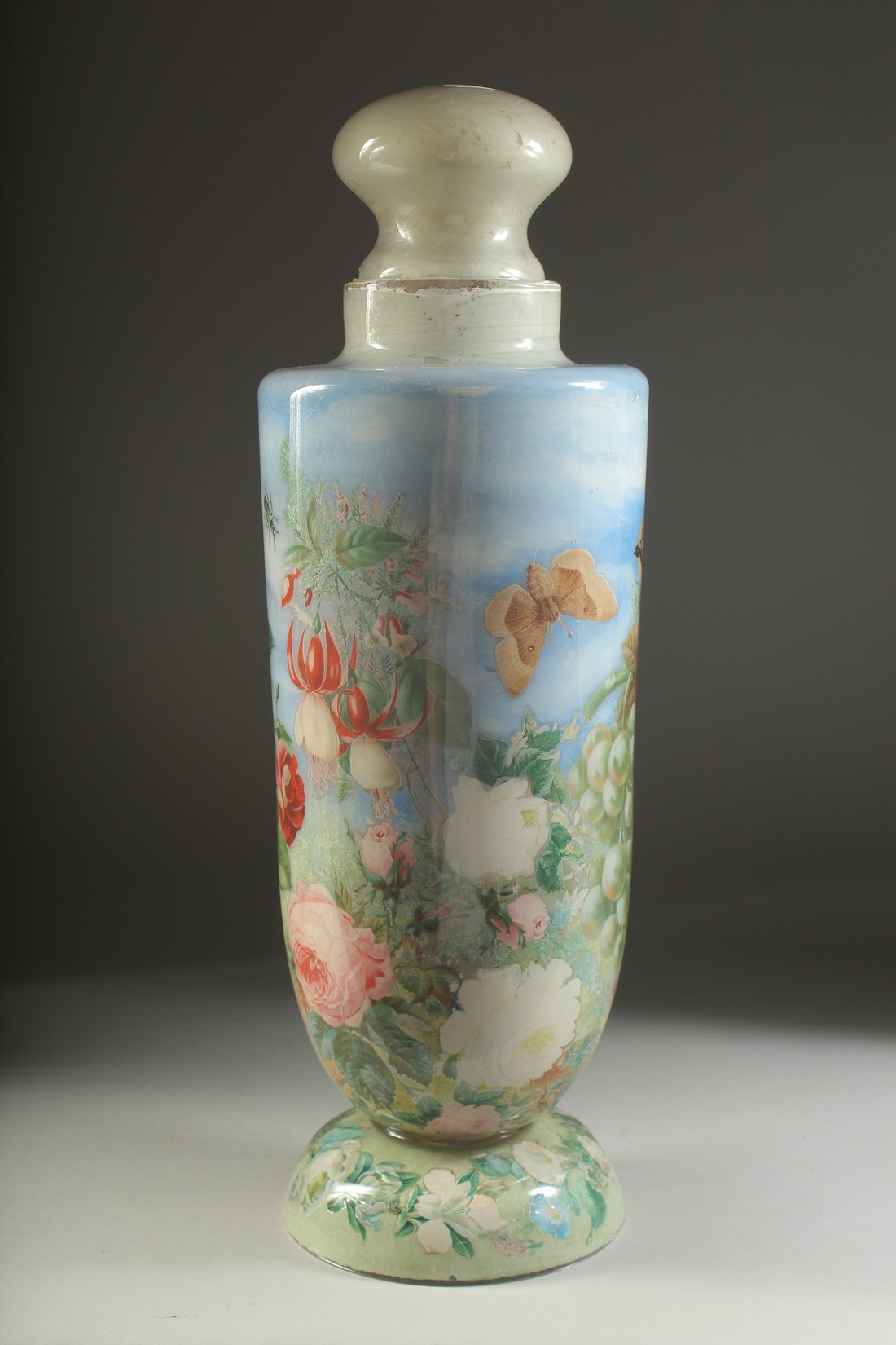 A GOOD GLASS JAR AND COVER, painted with birds and flowers. 18ins high. - Bild 4 aus 5