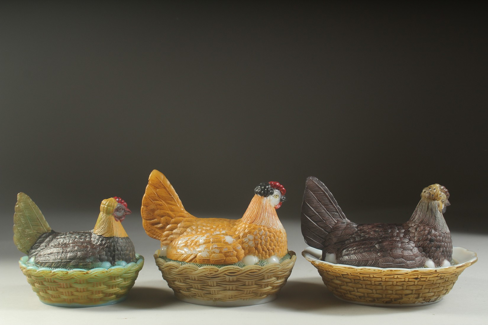 THREE VICTORIAN PAINTED OPALINE CHICKENS AND NESTS. - Image 3 of 6