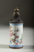 A CHINESE ENAMELLED SNUFF BOTTLE.