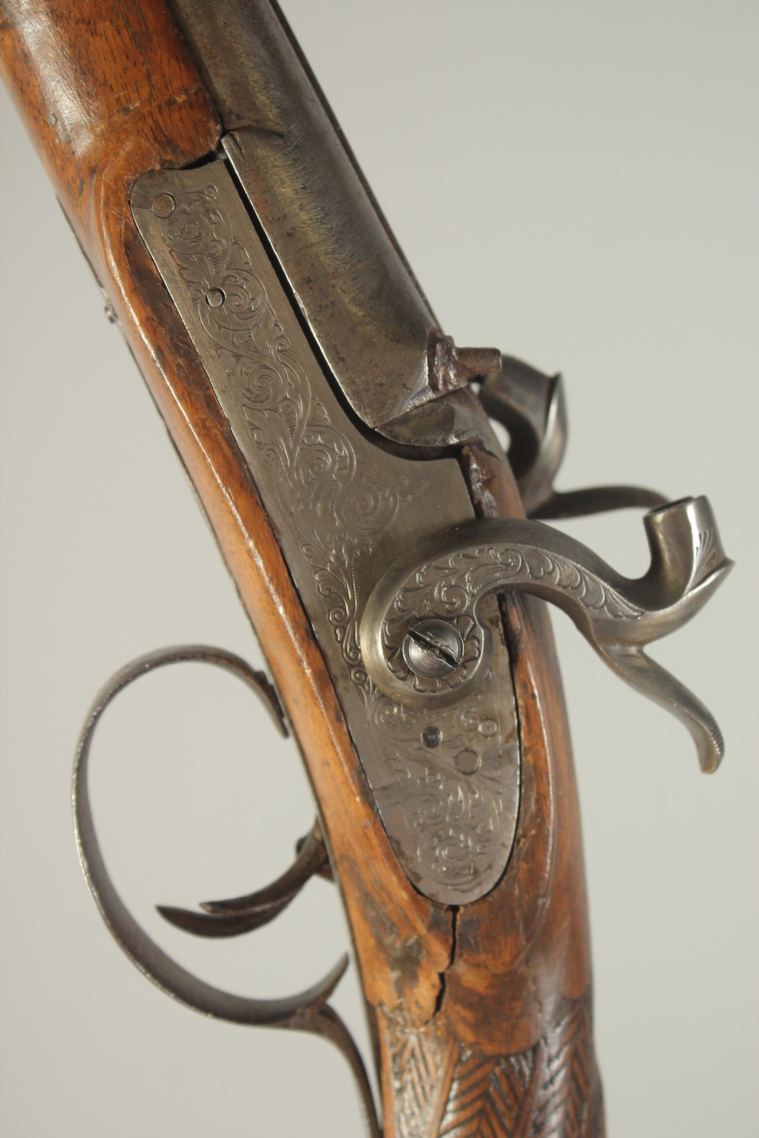 A GERMAN DOUBLE BARRELLED PERCUSSION SPORTING GUN, 18 bore with well carved stock depicting a deer. - Bild 5 aus 10