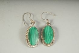 A PAIR OF SILVER AND MALACHITE EARRINGS.