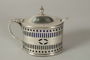 A GEORGE III SILVER OVAL MUSTARD POT with sapphire blue liner.