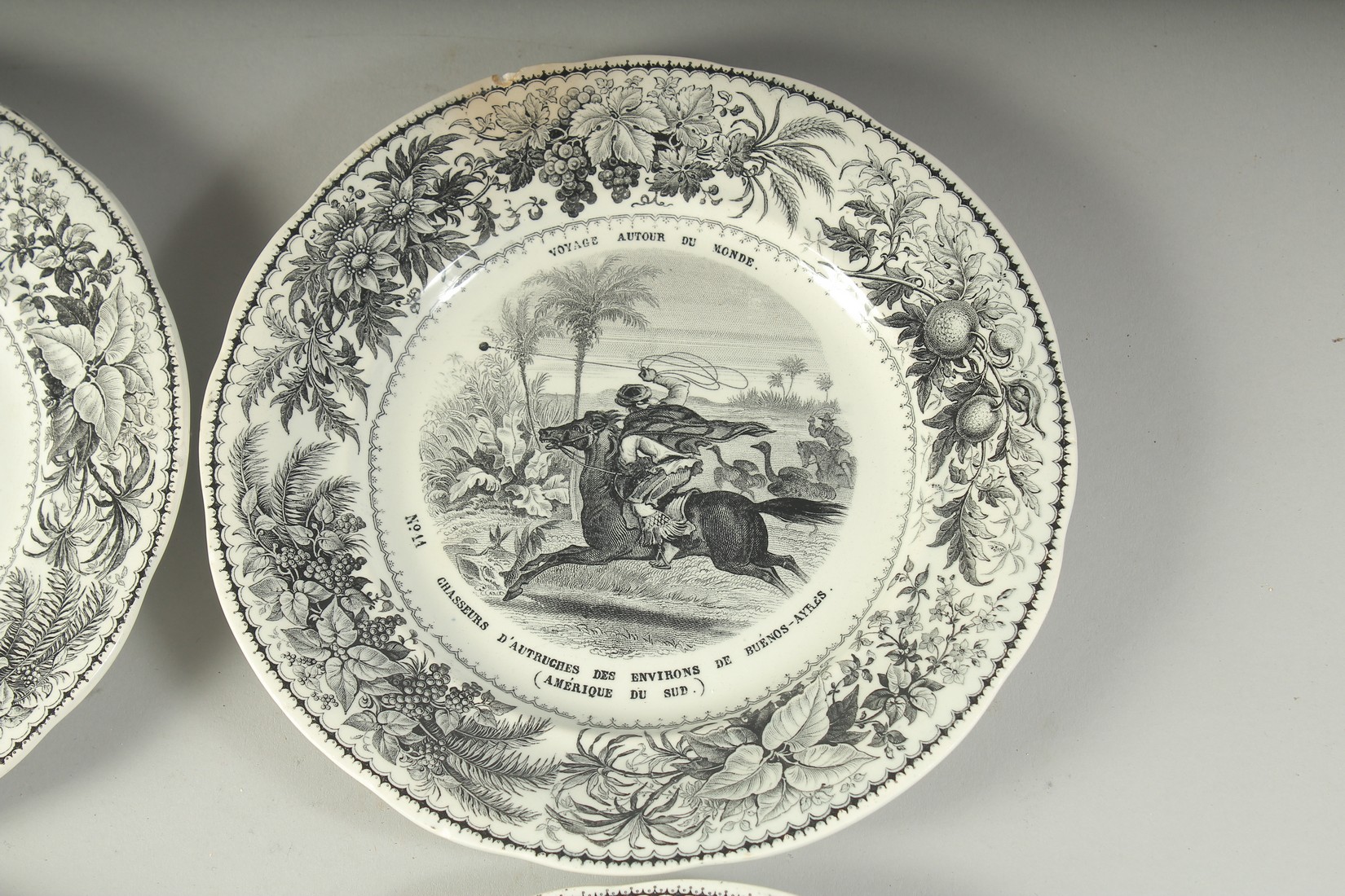 A SET OF FOUR FRENCH TRANSFER PRINTED PLATES. 7.5ins diameter. - Bild 3 aus 7