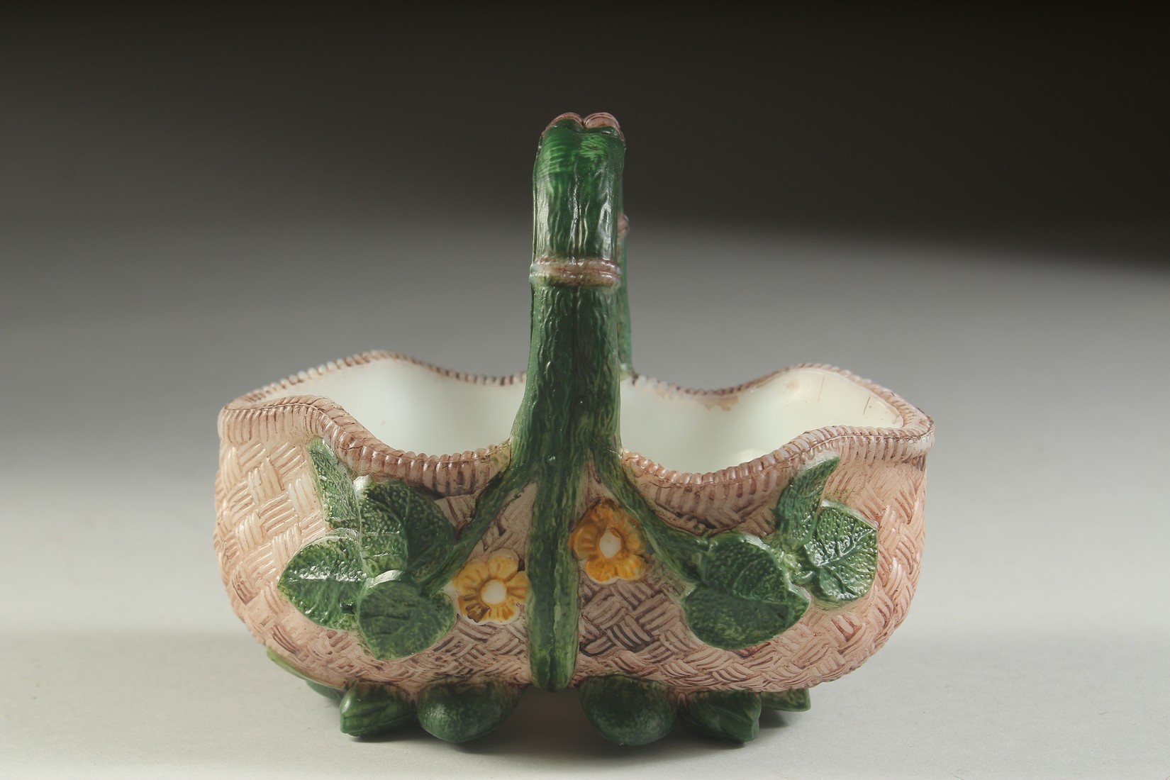 A GLASS BASKET. 5.5ins high. - Image 3 of 5