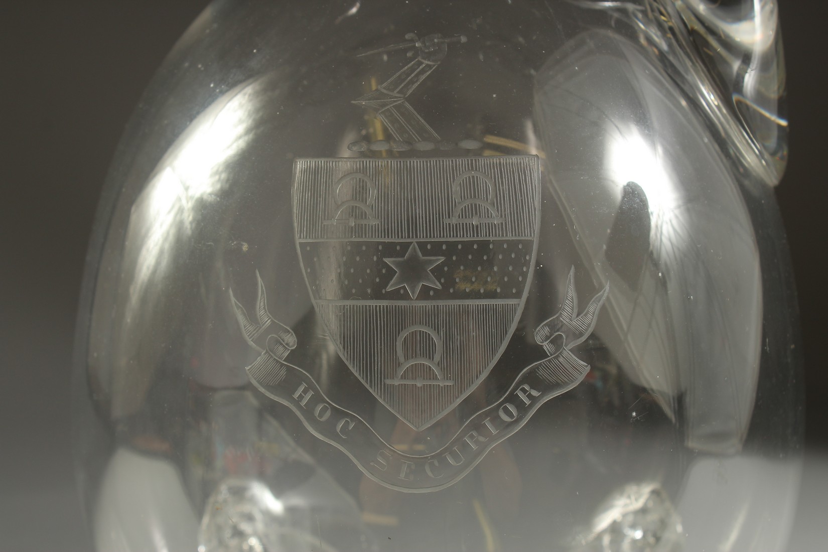 A GOOD VERY LARGE GLASS JUG engraved with a coat of arms and supported on four lion feet. 16ins - Bild 2 aus 7