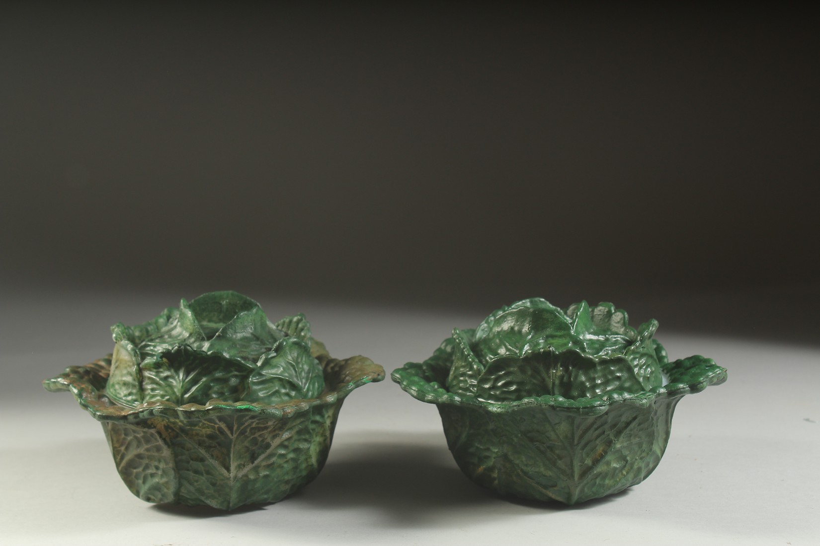 TWO GLASS CABBAGE BOXES AND COVERS. 6ins diameter. - Bild 3 aus 3