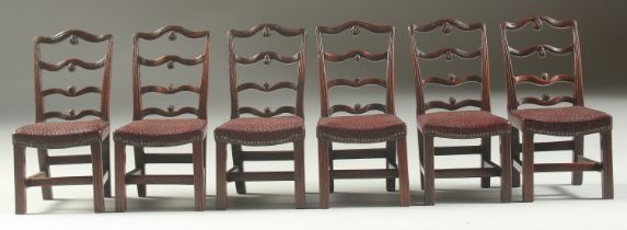 A GOOD SET OF SIX CHIPPENDALE DESIGN MAHOGANY LADDER BACK DINING CHAIRS with padded leather seats.