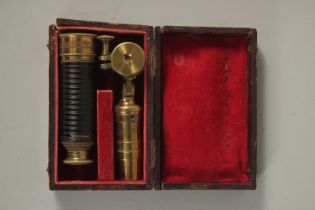 A GOOD SMALL 19TH CENTURY BRASS FOLDING TELESCOPE, 11ins extended, by Edward Davis, Leeds In a