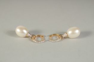 A PAIR OF 18CT YELLOW GOLD, DIAMOND AND PEARL EARRINGS.