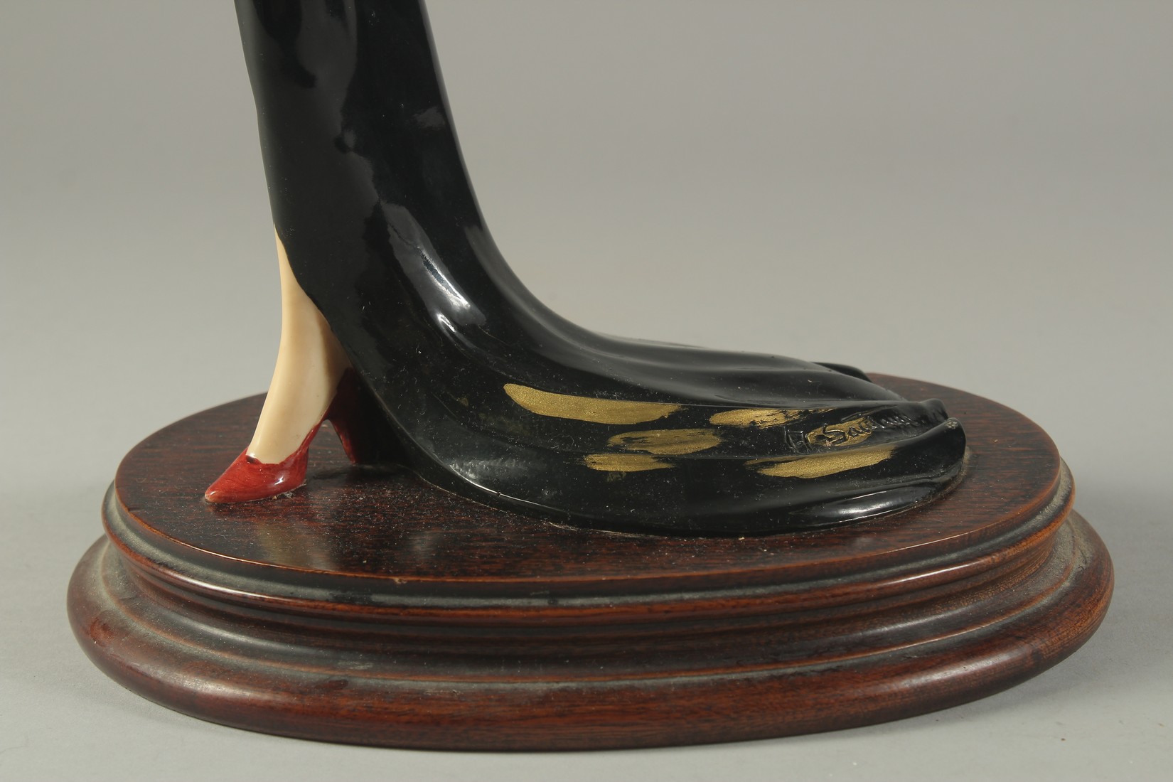 AMILCARE SANTINI (1910 - 1973) ITALIAN. AN ART DECO PORCELAIN LADY in a black dress. 17ins high. - Image 5 of 9