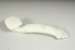 A CHINESE CARVED WHITE JADE RUI SCEPTRE.