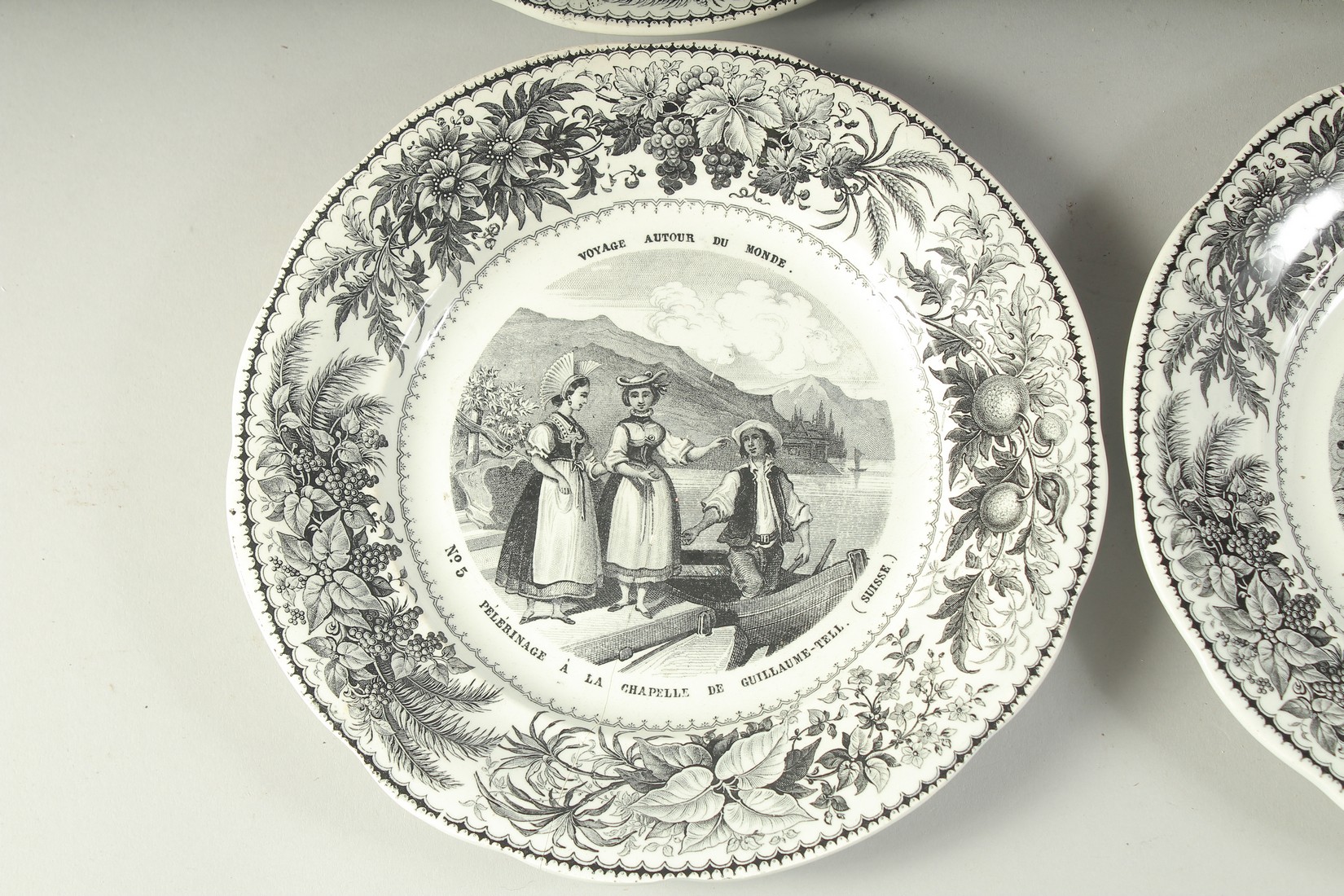 A SET OF FOUR FRENCH TRANSFER PRINTED PLATES. 7.5ins diameter. - Bild 4 aus 7