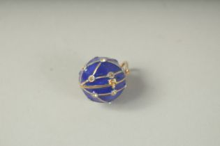 A RUSSIAN SILVER BLUE ENAMEL BALL LOCKET.