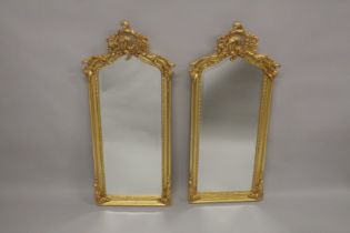 A SMALL PAIR OF GILTWOOD UPRIGHT MIRRORS.