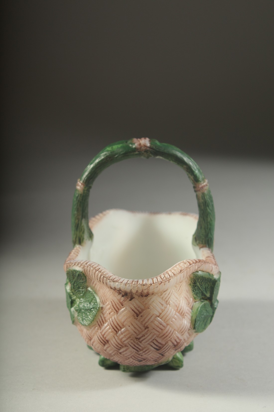 A GLASS BASKET. 5.5ins high. - Image 2 of 5