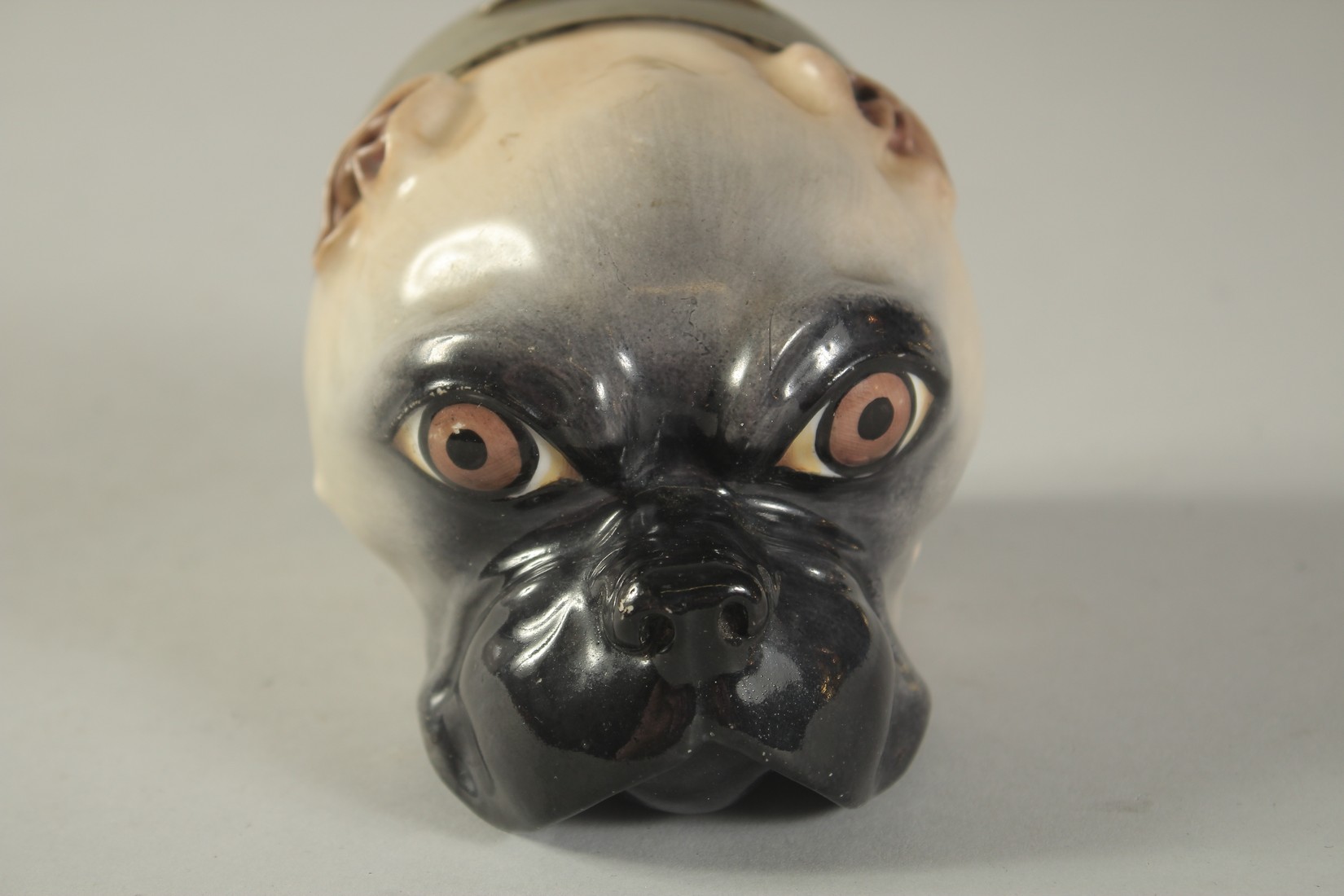 A CONTINENTAL PORCELAIN BOX AND COVER modelled as a pug dog, the lid with a scene after Murillo. - Bild 4 aus 5