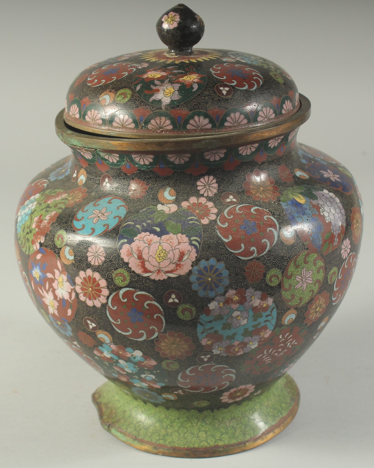 A LARGE JAPANESE BLACK GROUND CLOISONNE JAR AND COVER, with decorative floral roundels, 27cm high. - Image 3 of 7