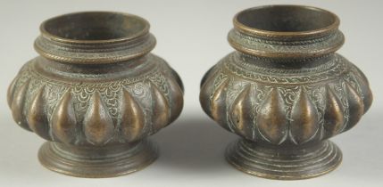 A PAIR OF 18TH CENTURY SOUTH INDIAN BRONZE LOTA VESSELS, 7.5cm diameter.