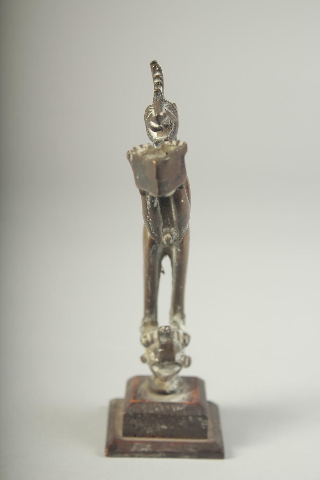 17TH-18TH CENTURY SOUTH INDIAN BRONZE FIGURE OF YALI, mounted to a wooden base, 14cm high. - Image 2 of 5