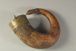 AN 18TH CENTURY MUGHAL INDIAN BRASS MOUNTED CARVED HORN POWDER FLASK, 17cm high.