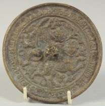 A FINE PERSIAN SELJUK BRONZE HAND MIRROR, 10cm diameter.