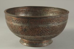 A FINE EARLY 19TH CENTURY NORTH INDIAN MUGHAL ENGRAVED TINNED COPPER BOWL, with Arabesque floral