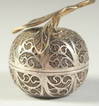 A VERY FINE POSSIBLY INDIAN FILIGREE PARCEL GILT SILVER APPLE SHAPED BOX, 6.5cm high (incl. stalk).