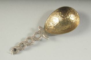 A FINE 19TH CENTURY INDIAN GILDED SILVER CADDY SPOON, 10cm long.
