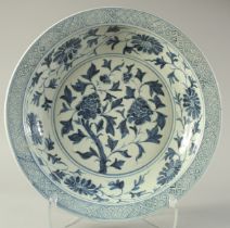 A CHINESE BLUE AND WHITE PORCELAIN FLORAL CHARGER, with central floral spray and further foliate