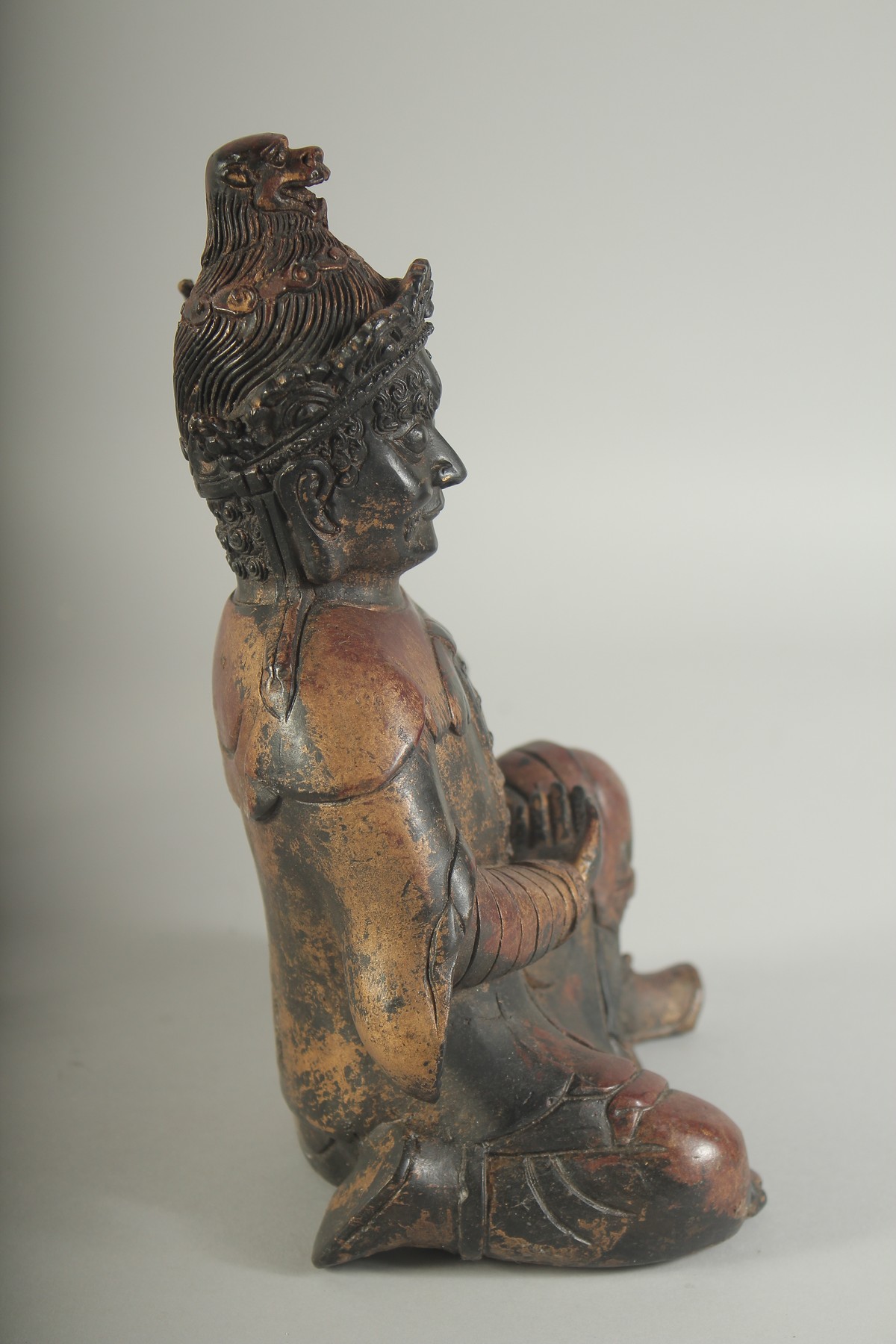 A CHINESE BRONZE KNEELING FIGURE, in ceremonial attire, the reverse with character mark, 24cm high. - Image 2 of 7