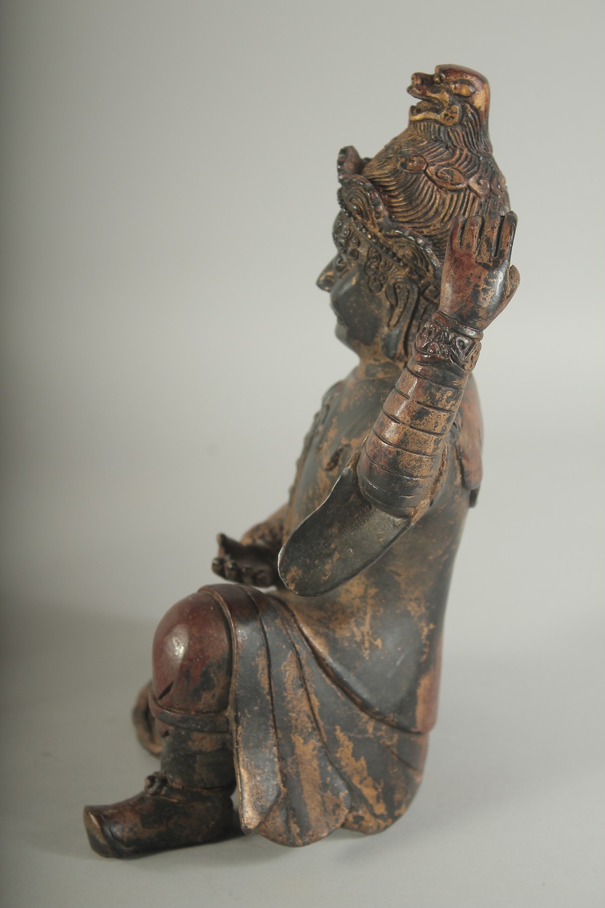 A CHINESE BRONZE KNEELING FIGURE, in ceremonial attire, the reverse with character mark, 24cm high. - Image 5 of 7
