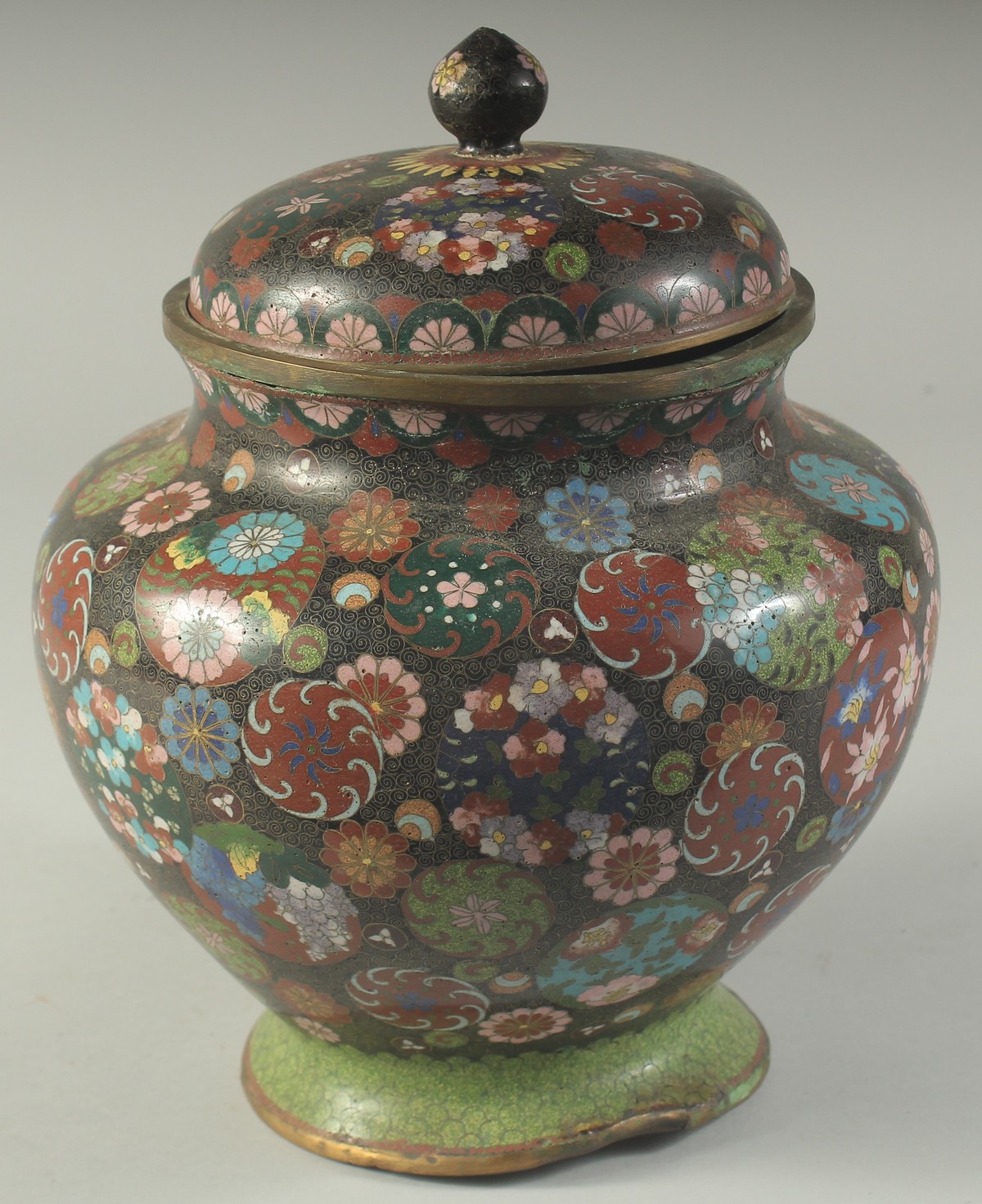 A LARGE JAPANESE BLACK GROUND CLOISONNE JAR AND COVER, with decorative floral roundels, 27cm high. - Image 4 of 7