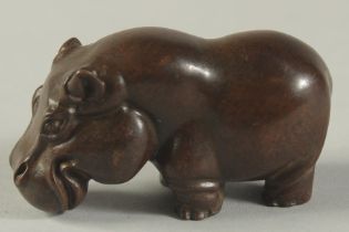 A BRONZE OKIMONO OF A HIPPOPOTAMUS, 6cm long.