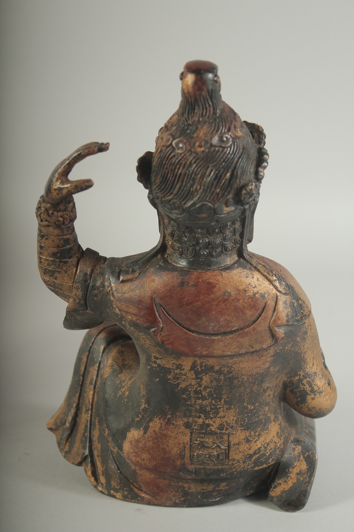 A CHINESE BRONZE KNEELING FIGURE, in ceremonial attire, the reverse with character mark, 24cm high. - Image 3 of 7