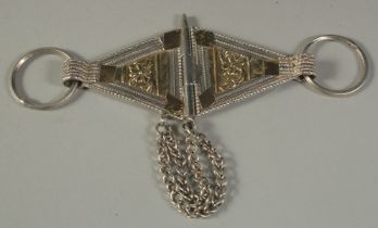 AN OMANI OR YEMEN GOLD OVERLAID SILVER BELT BUCKLE.