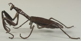 A LARGE BRONZE OKIMONO OF A MANTIS, with articulated legs, 19cm long.