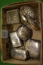 A group of small silver items to include vesta cases.