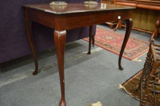 A mahogany occasional table on cabriole legs.