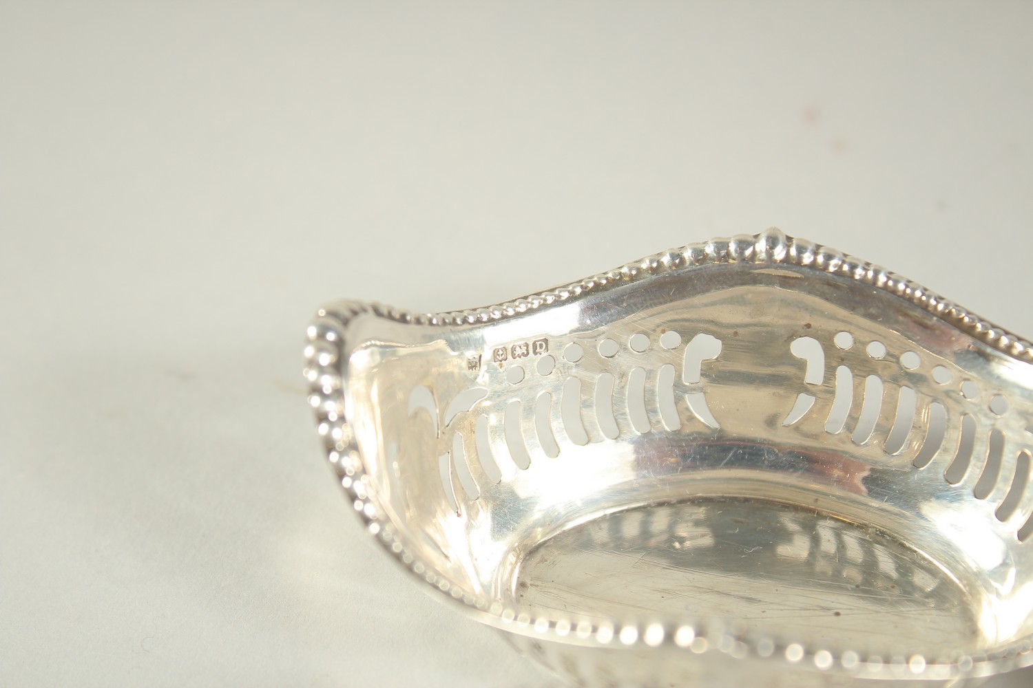 A SET OF FOUR OVAL PIERCED SILVER BON BON DISHES. 3.25ins long. Birmingham 1928. - Image 2 of 6