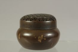 A CHINESE CIRCULAR GOLD SPLASH CENSER AND COVER. 7cms diameter.