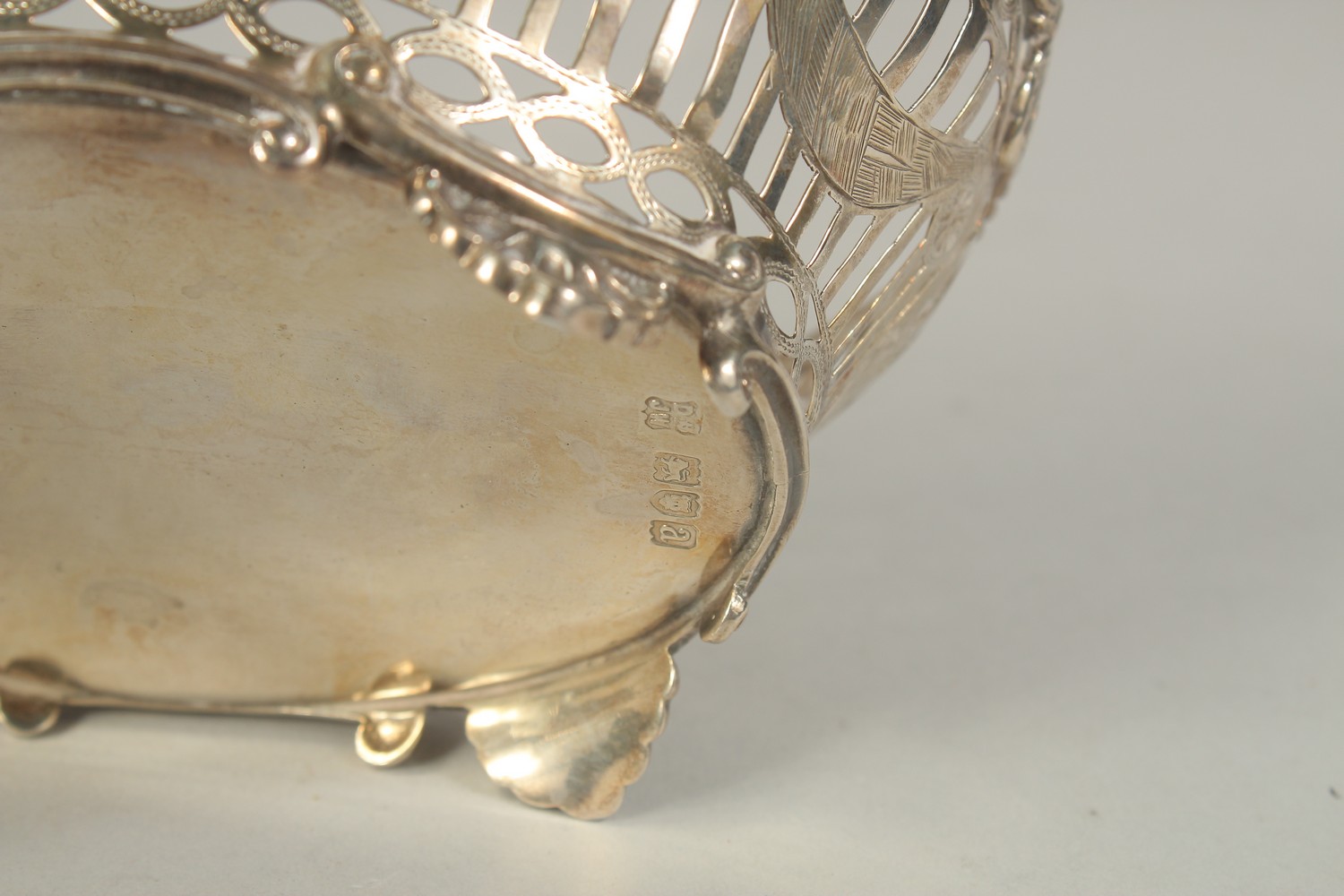 A PAIR OF VICTORIAN SILVER PIERCED OVAL BASKETS with bead edge on four shell feet. 6ins long. London - Image 6 of 6