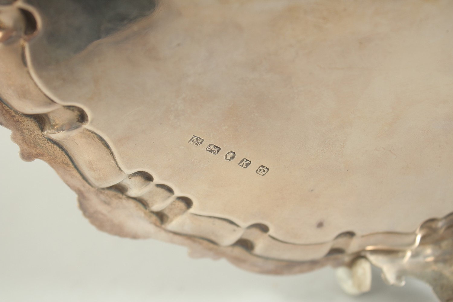 A VICTORIAN SILVER PIE CRUST SALVER with shell border on three curving feet, 8.75ins diameter. - Image 6 of 6