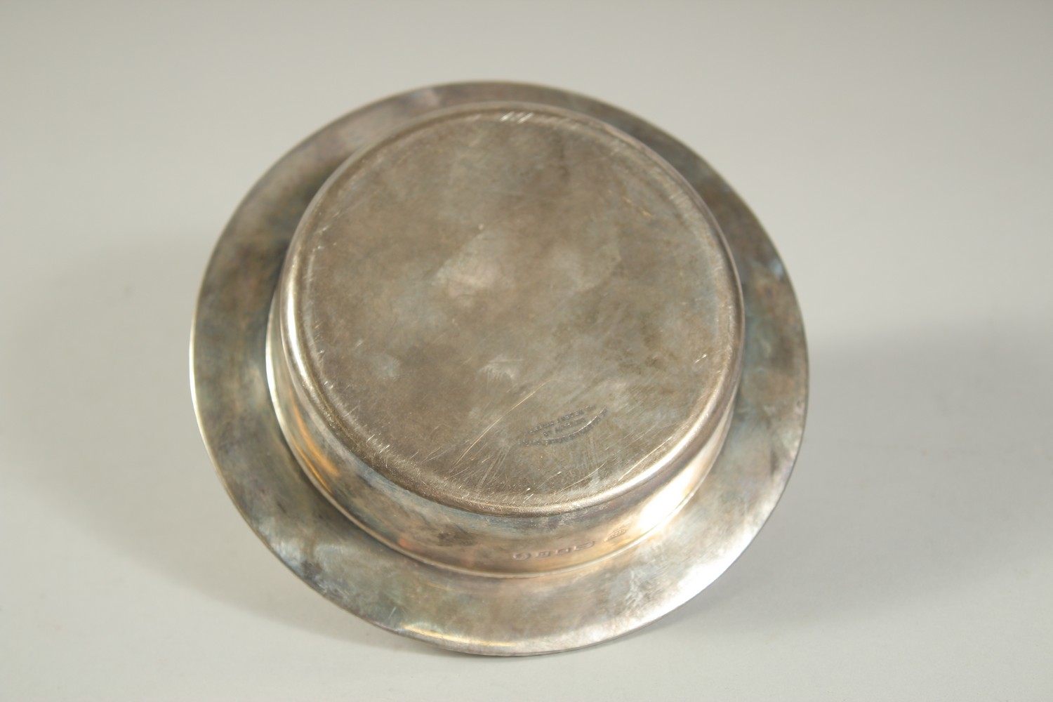 A GOLDSMITH & SILVERSMITH Co. CIRCULAR SILVER BUTTER DISH AND COVER. 5ins high. London 1925. - Image 5 of 6