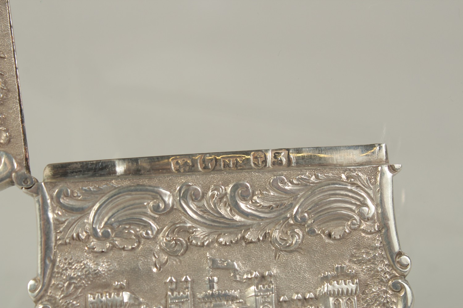 A NATHANIAL MILLS VICTORIAN SILVER CALLING CARD CASE "Windsor Castle" in relief. 3.5ins x 2.5ins - Image 3 of 4