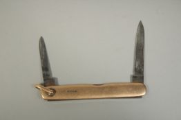 A 15CT GOLD POCKET KNIFE stamped: 15 & .625. Maker: S Morden & Co. 3ins long.