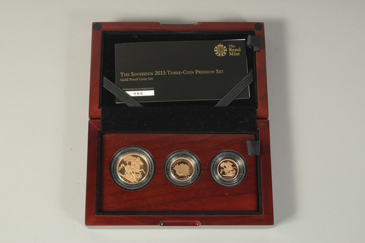 THE ROYAL MINT. THE SOVEREIGN 2015 THREE COIN, PREMIUM GOLD PROOF COIN SET. No. 006. Double